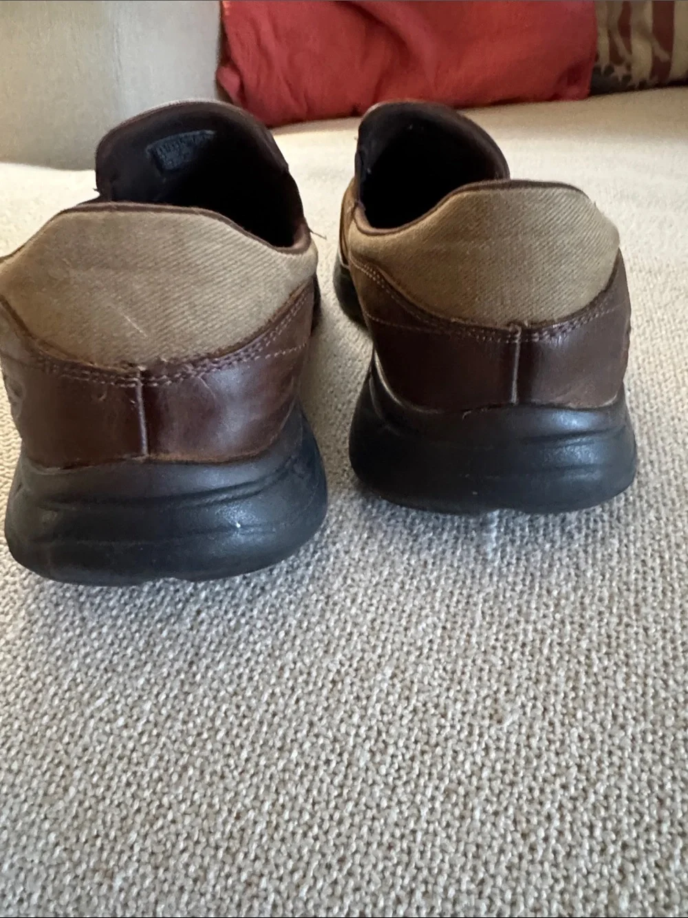 Skechers relaxed fit Men’s Brown Leather Slip-On Casual Loafers 9.5